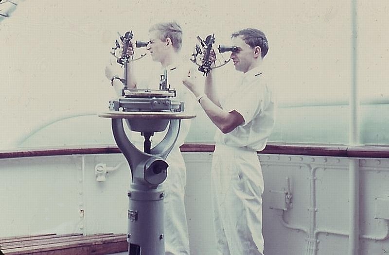 Images_Learn/8_WC_1965_Buonasera_Ships_officers_shoot_the_sun.jpg