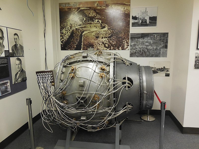 Images_Learn/9_WC_1965_Nuclear_Weapons_Instructional_Museum_Fat_Man_Bomb.jpg