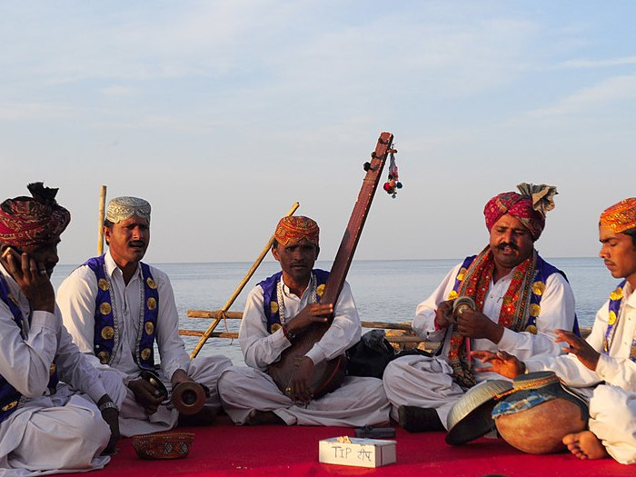 Images_Music/WC_Music_16_India_Trad_Footlooseinme_Folk_Performance.jpg