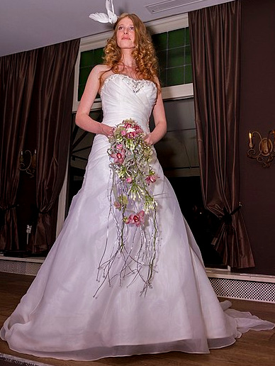 Images_Music/WC_Music_1_Wedding_Kip_Soep_Wedding_dress.jpg