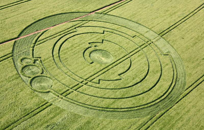 images_my_ideas_16-5/16_WC_Lucy_Pringle_Aerial_Shot_of_Pi_Crop_Circle.jpg