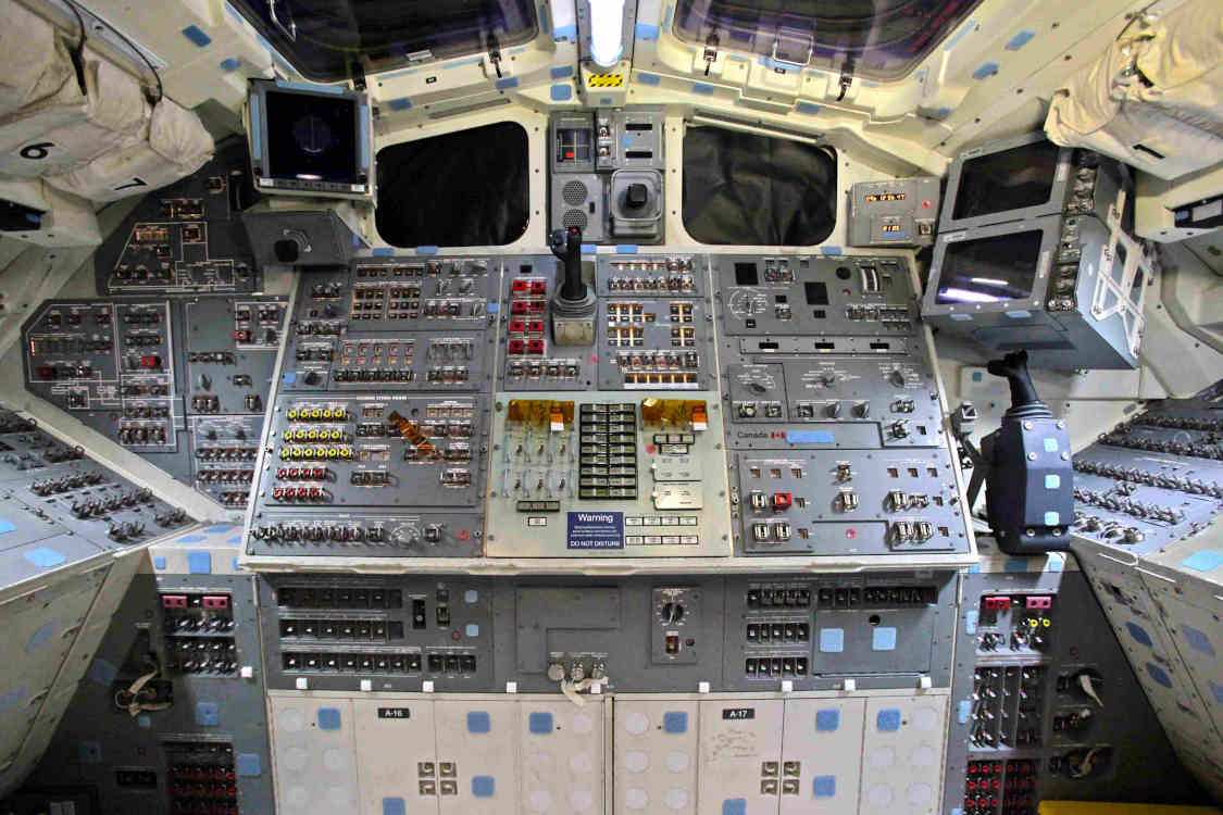 images_my_ideas_17/17_WC_Steve_Jurvetson_Space_Shuttle_Endeavour_Flight_Deck.jpg